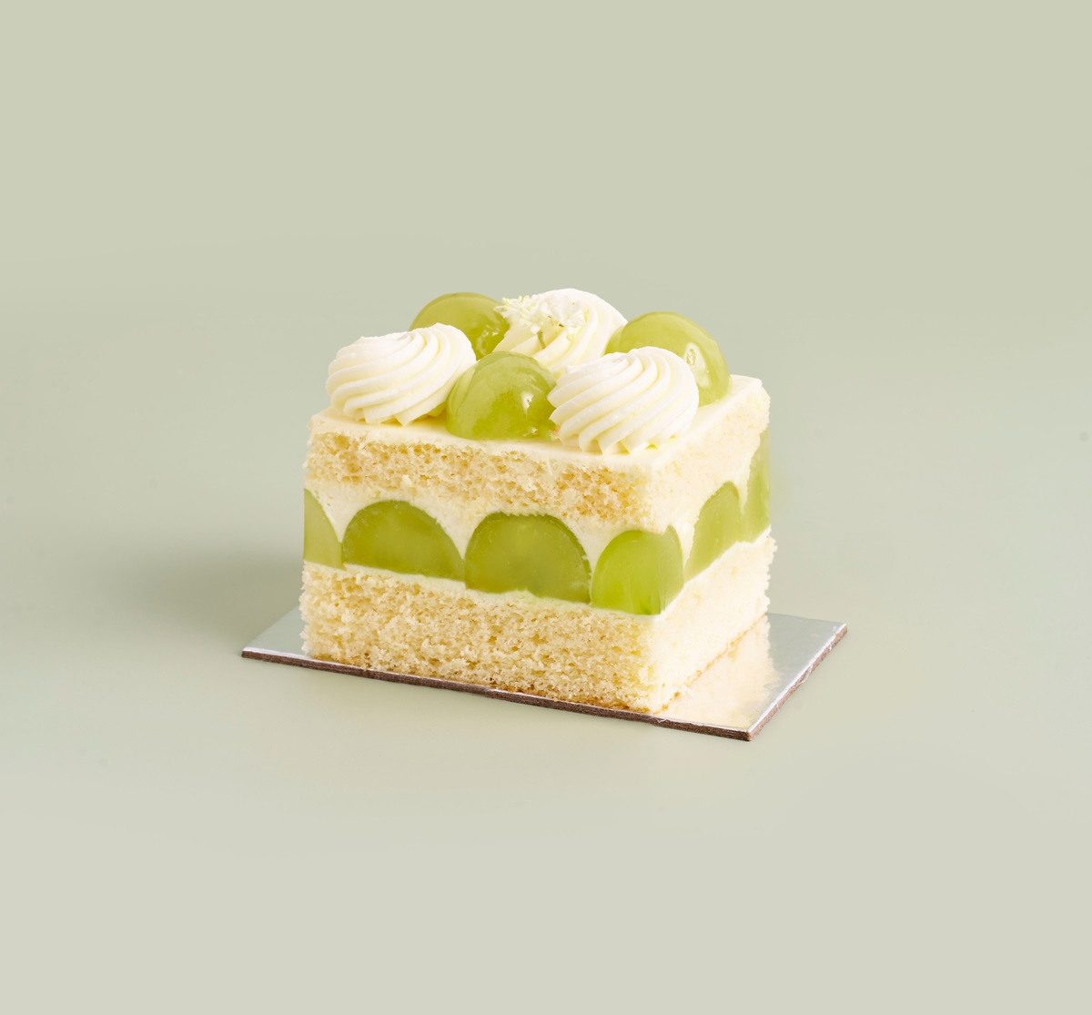 Celebrate Prime Video’s latest romcom You’re Cordially Invited with our Jasmine Grape Cake